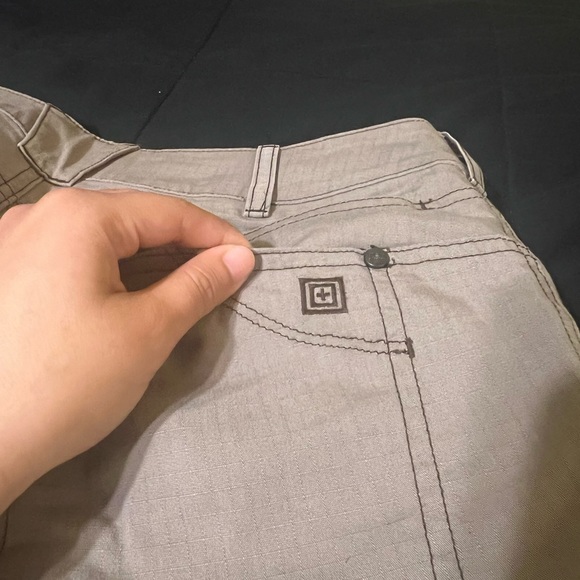5.11 tactical series khaki pant size 8. - Picture 5 of 10